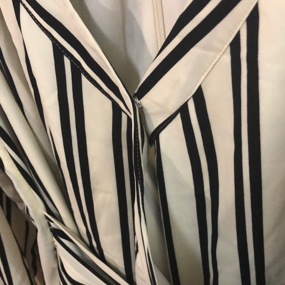 Black and White Striped Dress with Zipper - Picture 2 of 3
